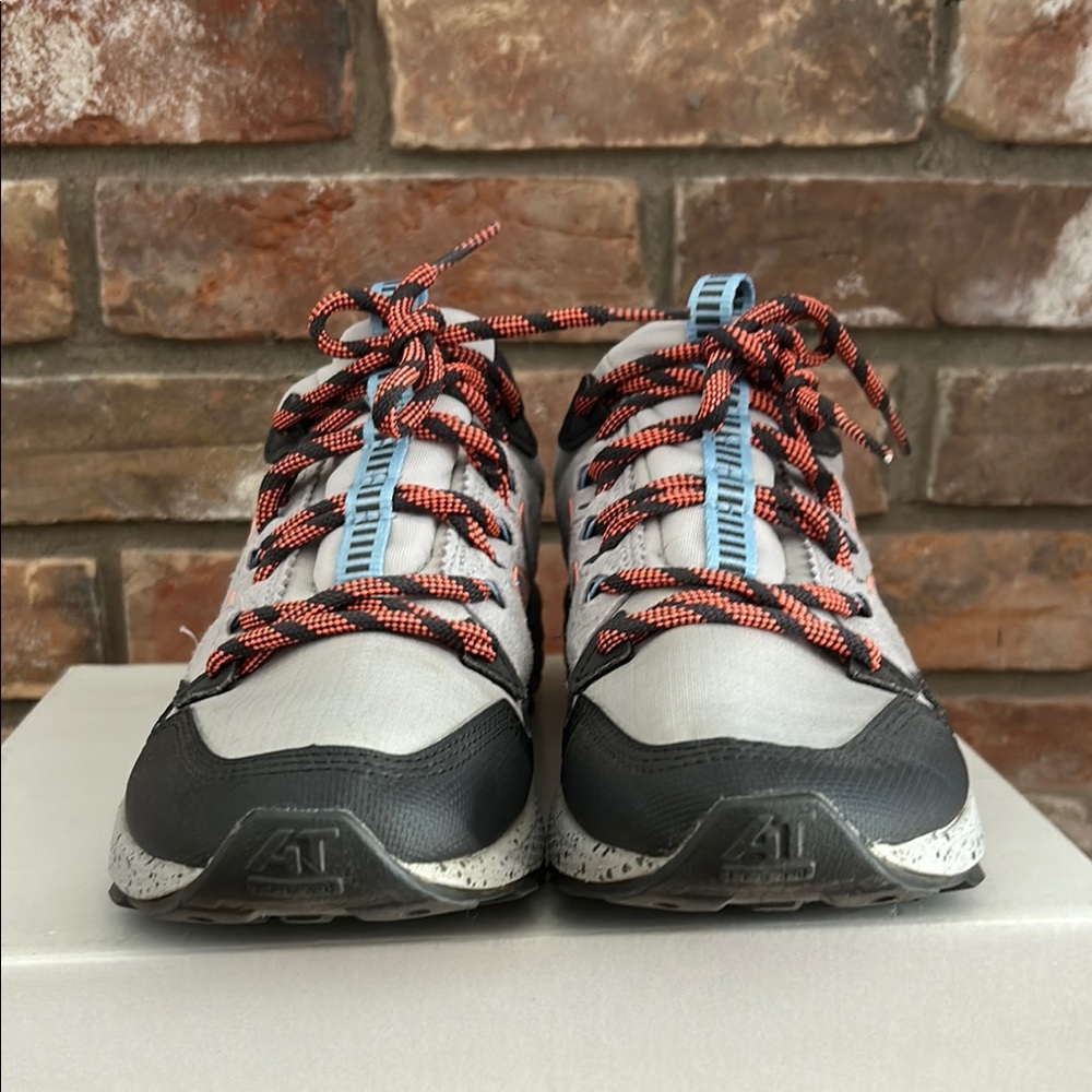 New Balance Black and Gray Sneakers with Mesh Uppers